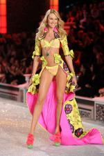 The Victoria's Secret Fashion Show: 1363x2048 / 491 Кб