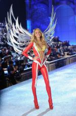 The Victoria's Secret Fashion Show: 1352x2048 / 394 Кб