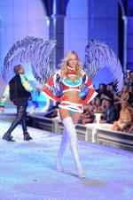 The Victoria's Secret Fashion Show: 1363x2048 / 337 Кб