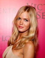 The Victoria's Secret Fashion Show: 1590x2048 / 585 Кб