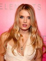 The Victoria's Secret Fashion Show: 1572x2048 / 714 Кб