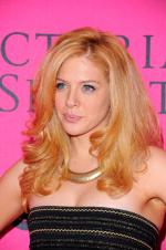 The Victoria's Secret Fashion Show: 1363x2048 / 690 Кб