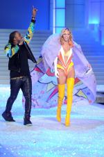 The Victoria's Secret Fashion Show: 1363x2048 / 475 Кб