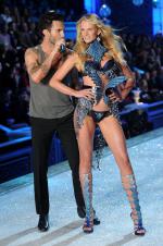 The Victoria's Secret Fashion Show: 1363x2048 / 669 Кб