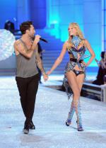 The Victoria's Secret Fashion Show: 1473x2048 / 618 Кб