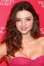 The Victoria's Secret Fashion Show: 1358x2048 / 426 Кб