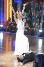 Танцы со звездами: 427x640 / 43 Кб