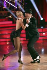 Танцы со звездами: 427x640 / 45 Кб