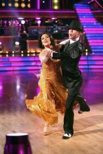 Танцы со звездами: 427x640 / 53 Кб