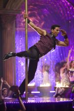 Desi Boyz: 1365x2048 / 363 Кб