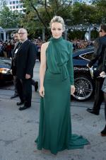 К чуду: 1361x2048 / 671 Кб