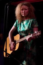 The Singer: 533x800 / 59 Кб