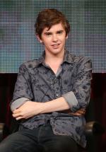 Мотель Бейтса: 1433x2048 / 509 Кб