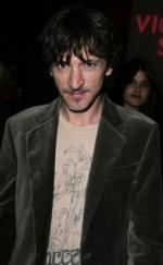 Джон Хоукс: 247x400 / 18 Кб