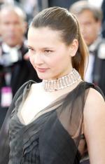 Виржини Ледуайен: 257x400 / 23 Кб