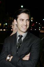 Майло Вентимилья: 267x400 / 19 Кб