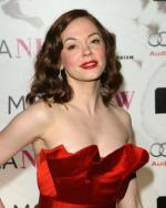 Роуз МакГоун: 320x400 / 24 Кб