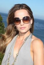 Мена Сувари: 272x400 / 23 Кб