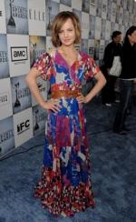 Мена Сувари: 246x400 / 30 Кб