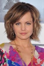 Мена Сувари: 266x400 / 25 Кб