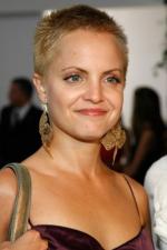 Мена Сувари: 267x400 / 22 Кб