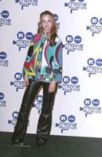 Мена Сувари: 261x400 / 23 Кб