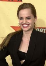 Мена Сувари: 282x400 / 17 Кб