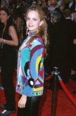 Мена Сувари: 265x400 / 21 Кб