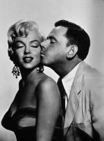 Мэрилин Монро: 332x450 / 28 Кб