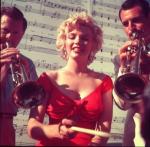 Мэрилин Монро: 441x432 / 44 Кб