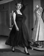 Мэрилин Монро: 352x450 / 32 Кб