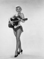 Мэрилин Монро: 340x450 / 22 Кб