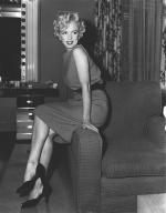 Мэрилин Монро: 352x450 / 33 Кб