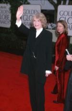 Миа Фэрроу: 262x400 / 16 Кб