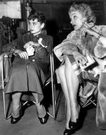 Одри Хепберн: 355x450 / 47 Кб