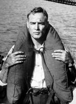 Марлон Брандо: 332x450 / 43 Кб