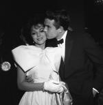 Джоан Коллинз: 390x400 / 21 Кб