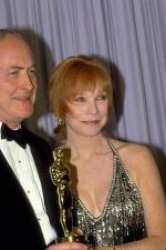 Ширли МакЛейн: 301x450 / 30 Кб