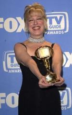 Бетт Мидлер: 253x400 / 22 Кб