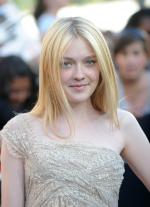 Дакота Фаннинг: 1491x2048 / 427 Кб