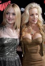 Дакота Фаннинг: 412x600 / 62 Кб