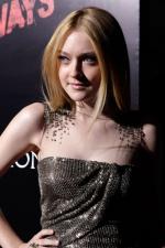 Дакота Фаннинг: 400x600 / 49 Кб