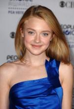 Дакота Фаннинг: 271x400 / 21 Кб