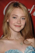 Дакота Фаннинг: 266x400 / 21 Кб