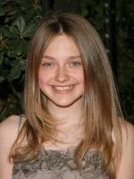 Дакота Фаннинг: 301x400 / 28 Кб