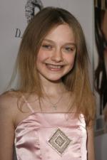 Дакота Фаннинг: 267x400 / 22 Кб