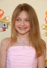 Дакота Фаннинг: 277x400 / 22 Кб