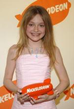 Дакота Фаннинг: 272x400 / 23 Кб