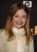 Дакота Фаннинг: 288x400 / 25 Кб