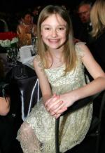 Дакота Фаннинг: 276x400 / 30 Кб